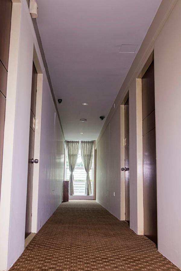 Green Paradise Hotel Янгон Экстерьер фото
